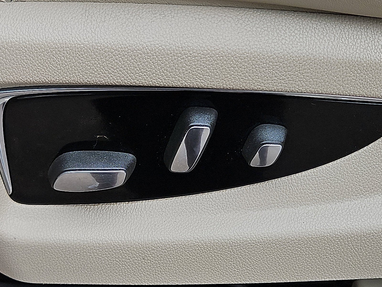 2016 Cadillac Escalade Luxury Collection