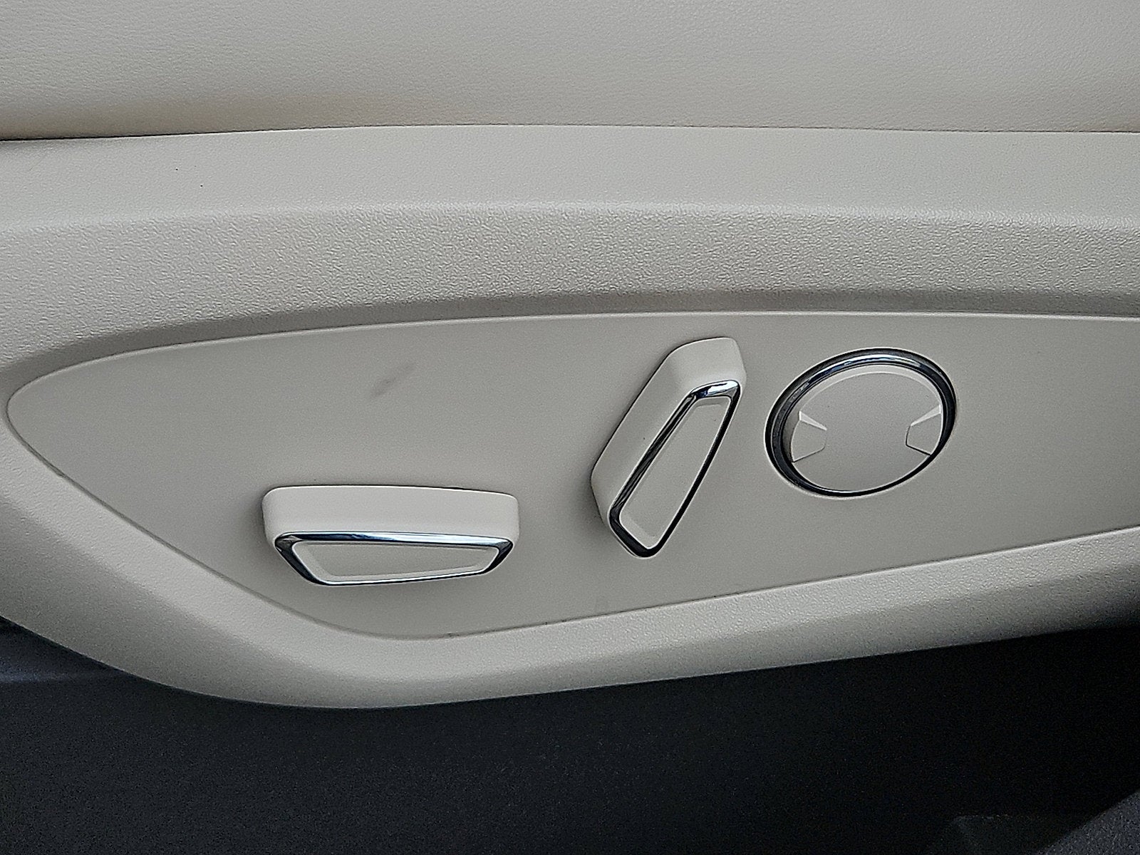 2019 Lincoln Nautilus Select