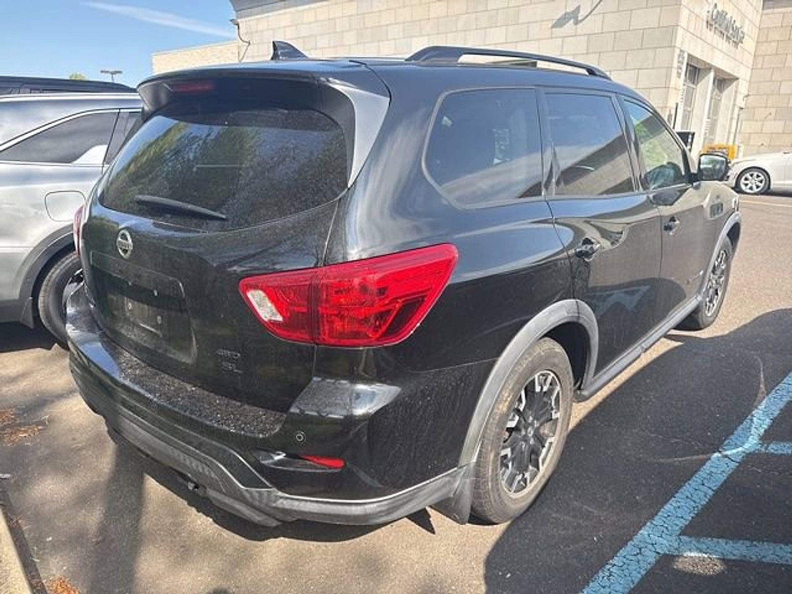 2020 Nissan Pathfinder SL