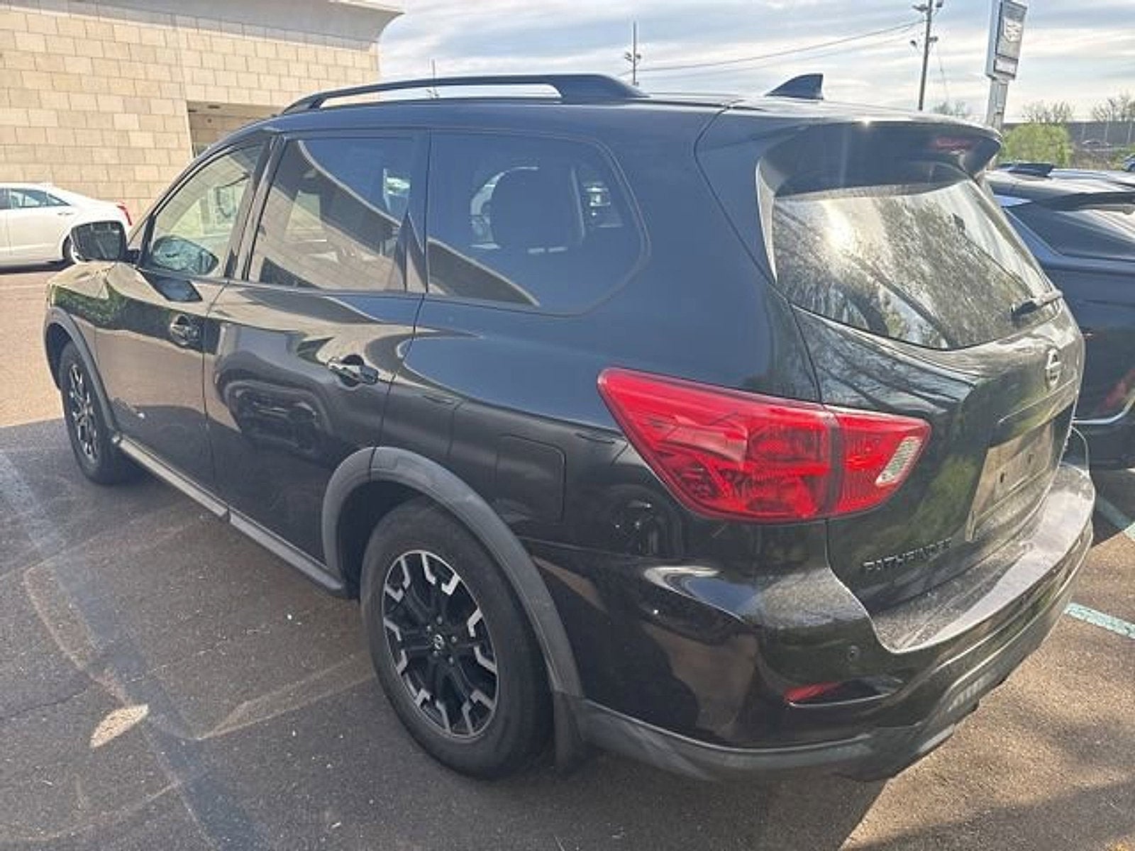 2020 Nissan Pathfinder SL