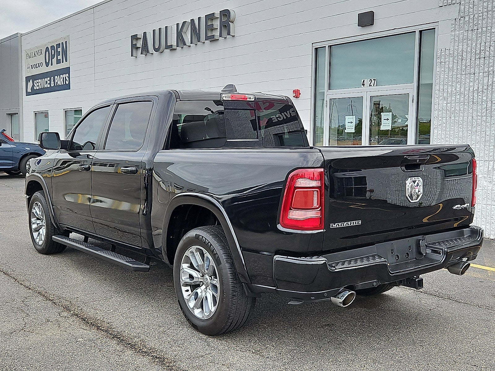 2021 RAM 1500 Laramie Crew Cab 4x4 5'7" Box
