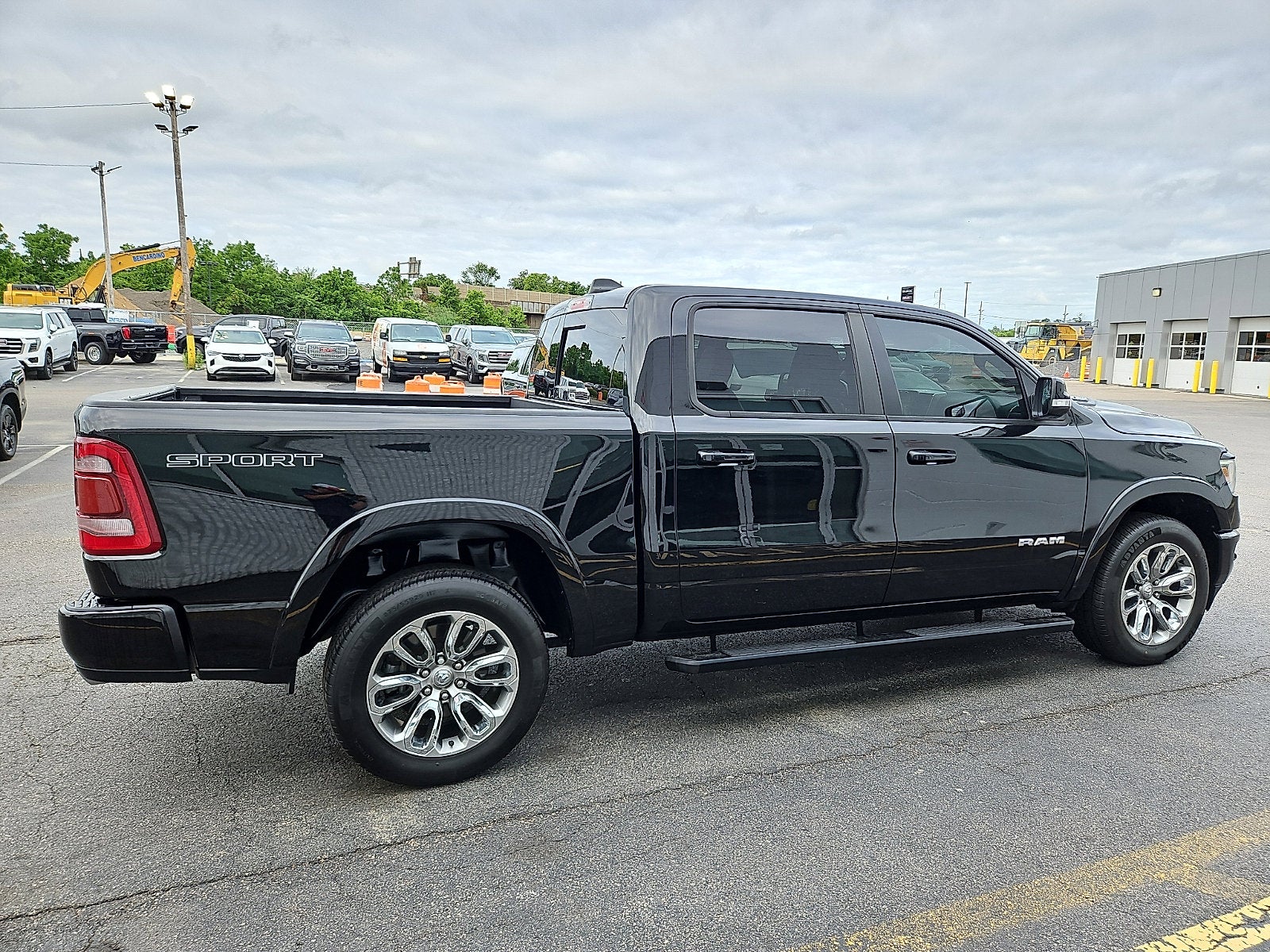 2021 RAM 1500 Laramie Crew Cab 4x4 5'7" Box
