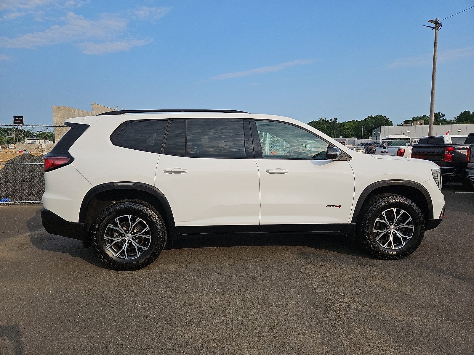 2024 GMC Acadia AT4