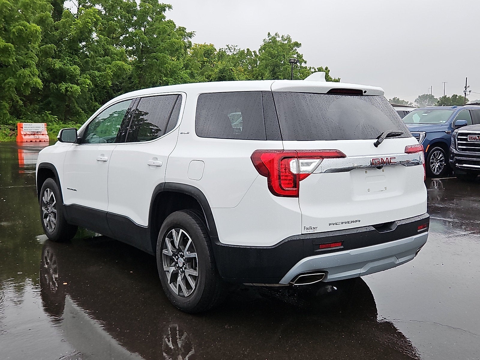 2023 GMC Acadia SLE
