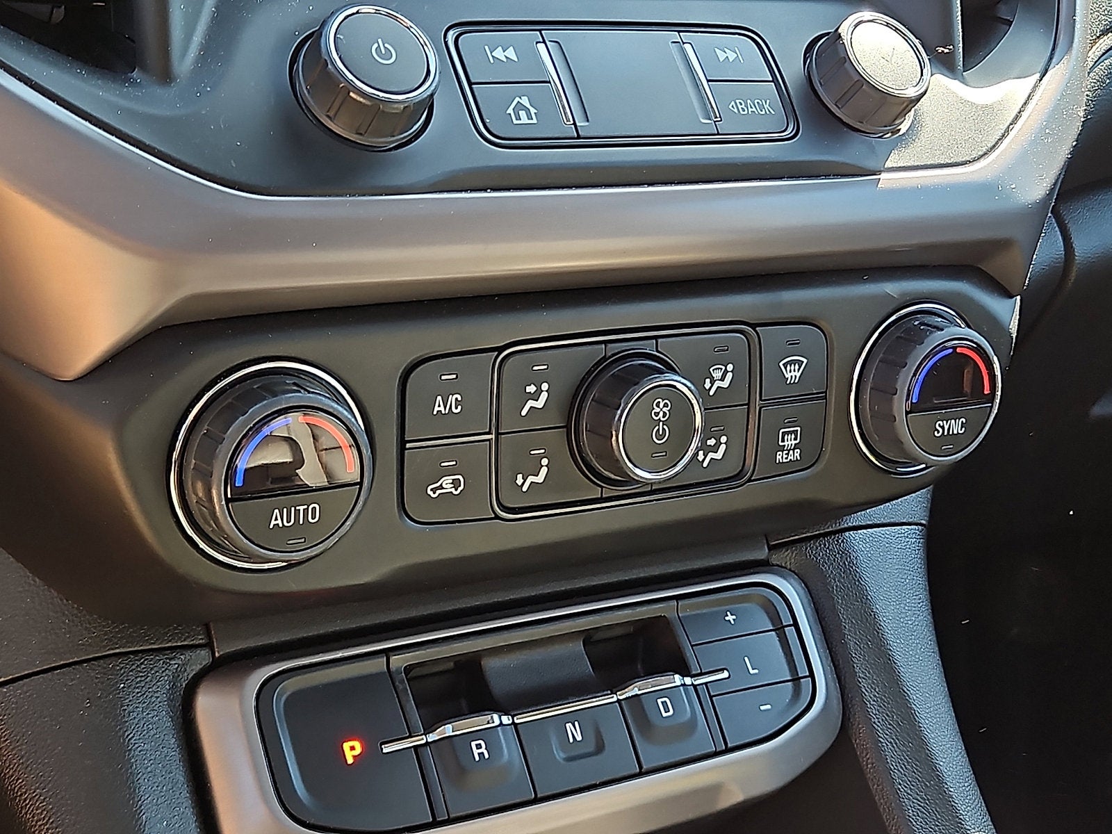 2023 GMC Acadia AT4