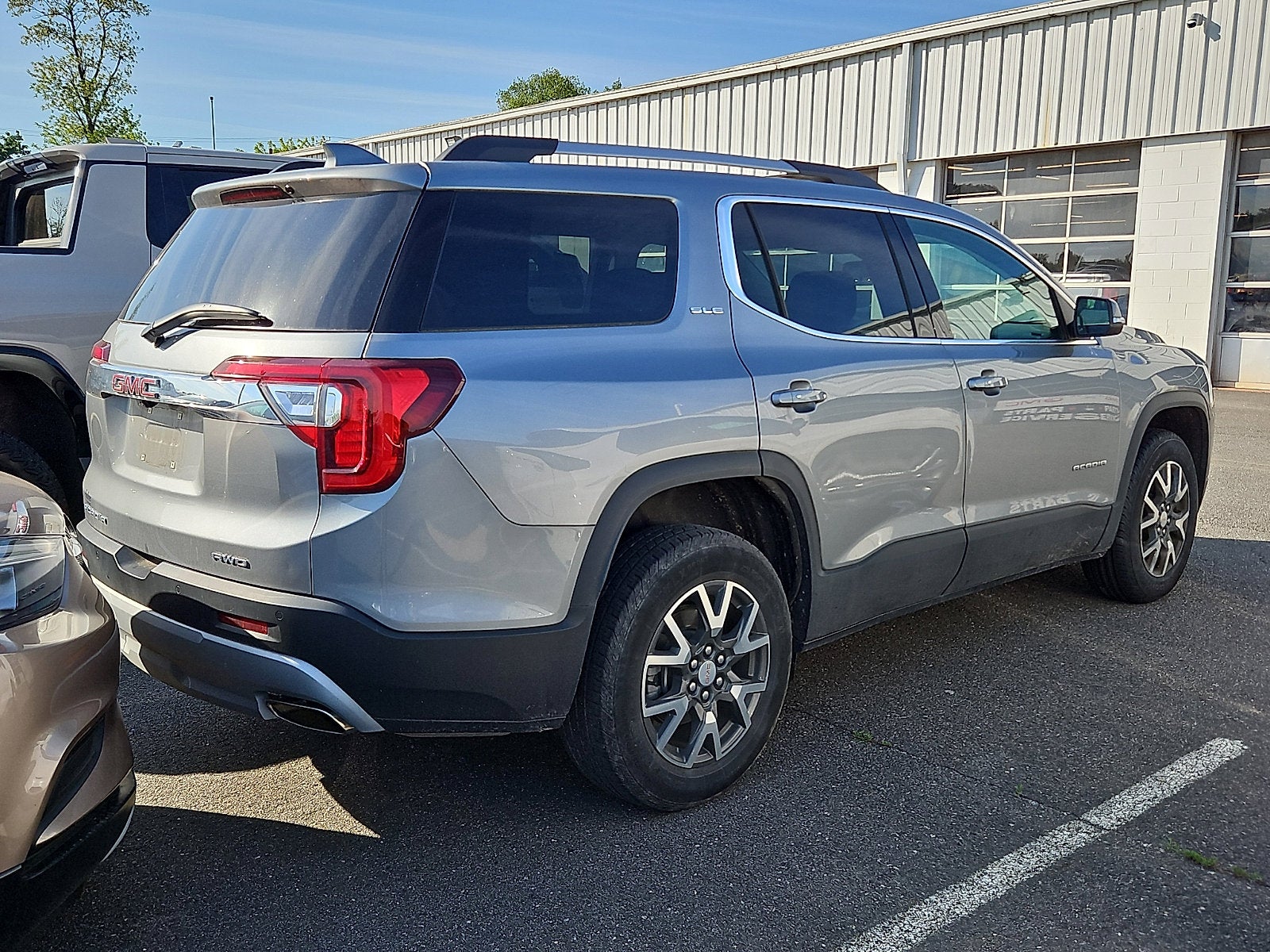 2023 GMC Acadia SLE