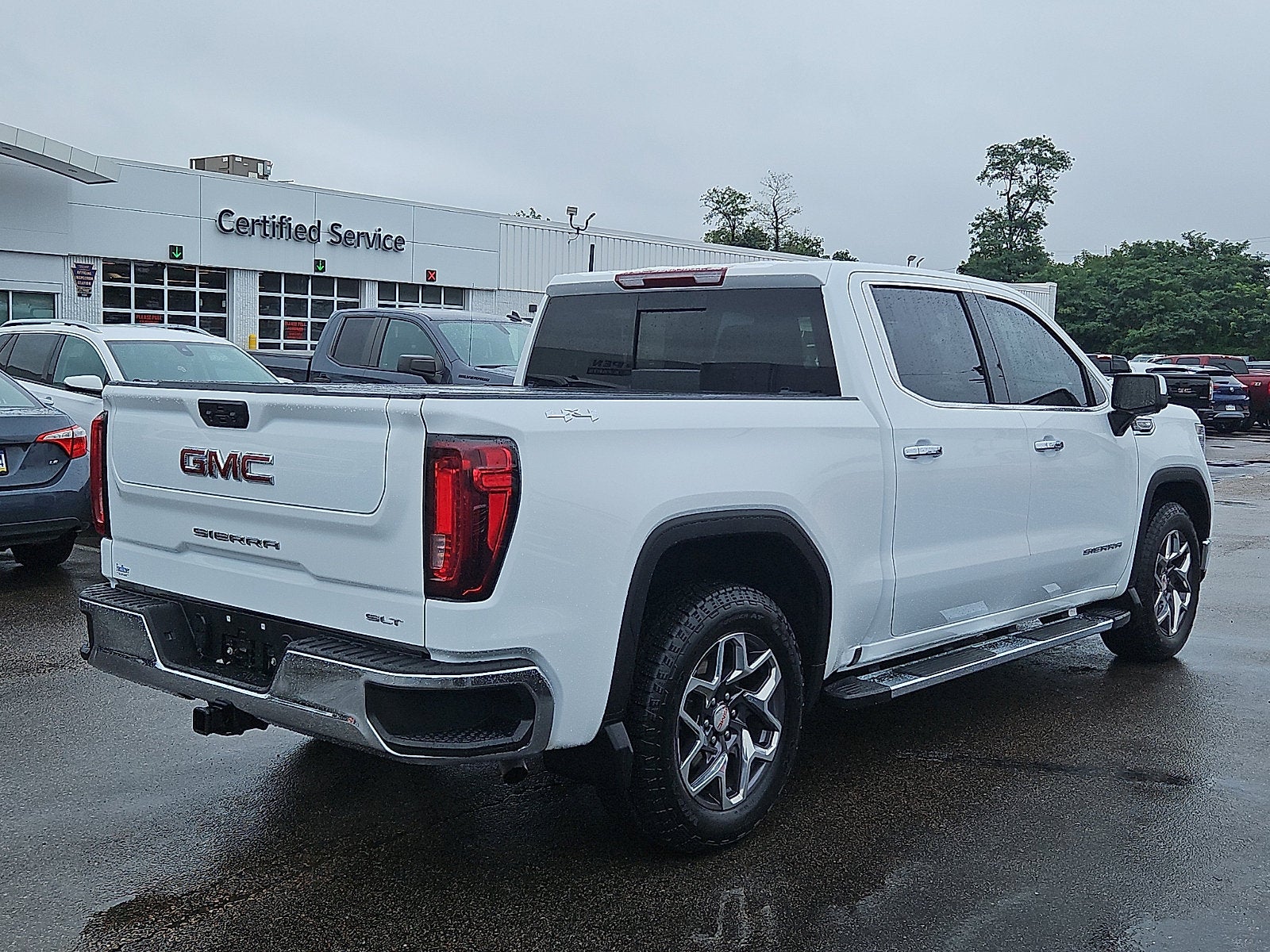 2024 GMC Sierra 1500 SLT