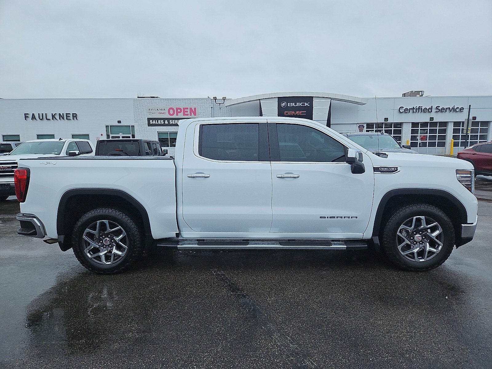 2024 GMC Sierra 1500 SLT