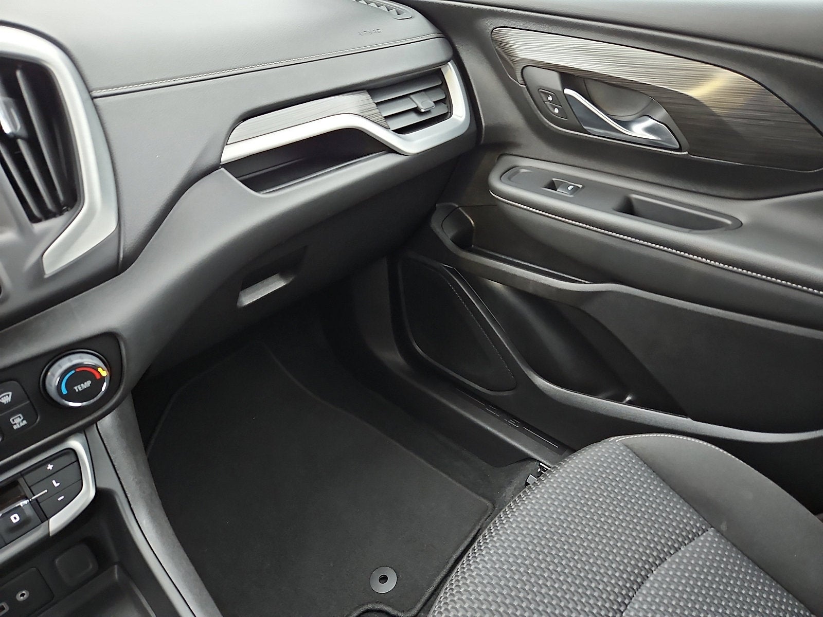 2024 GMC Terrain SLE - Photo 25