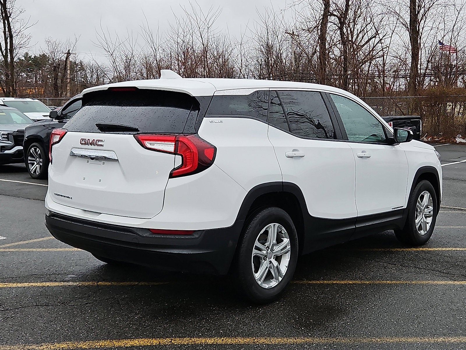 2024 GMC Terrain SLE - Photo 6