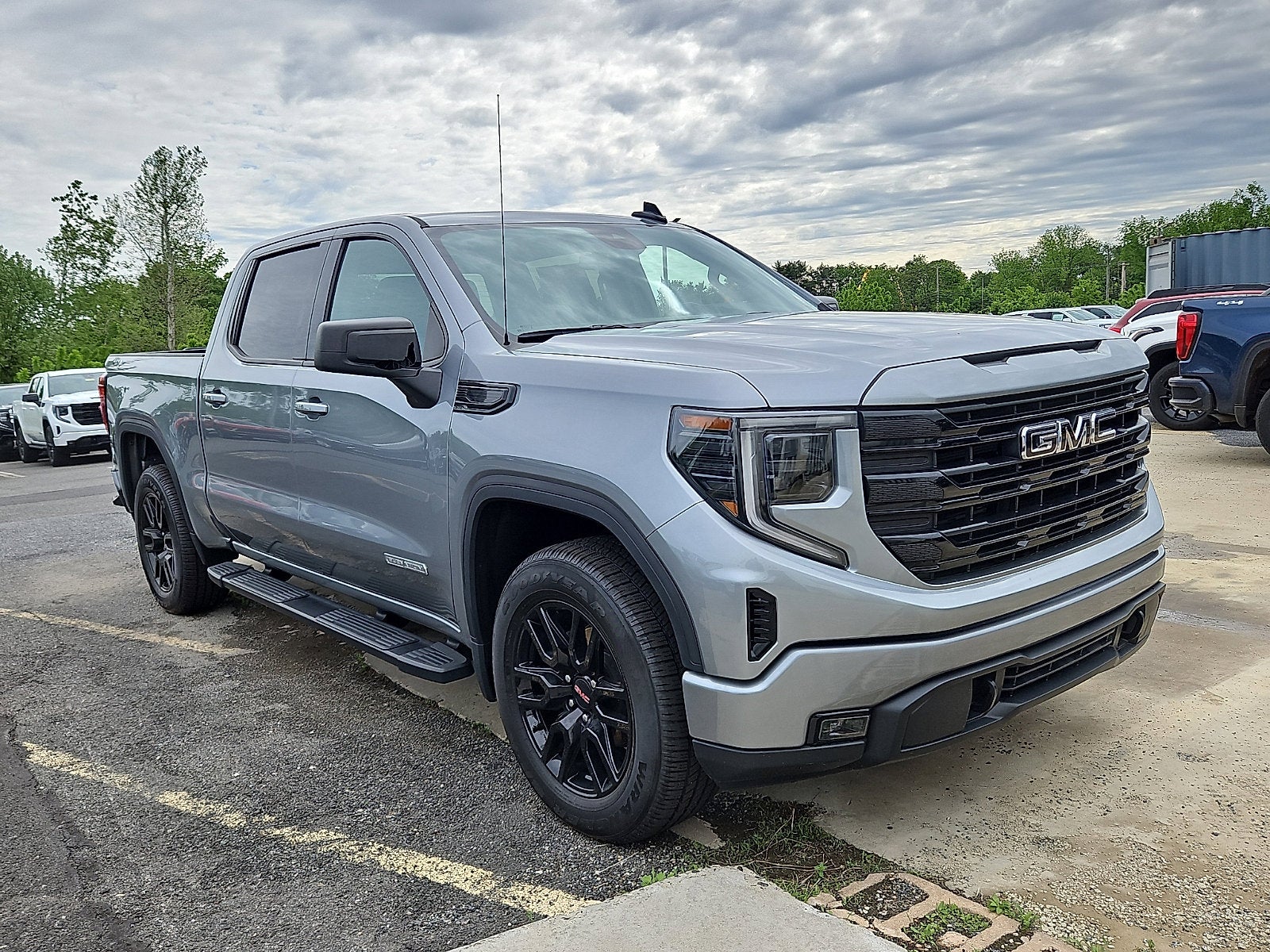 2023 GMC Sierra 4WD Crew Cab Short Box Elevation's photo