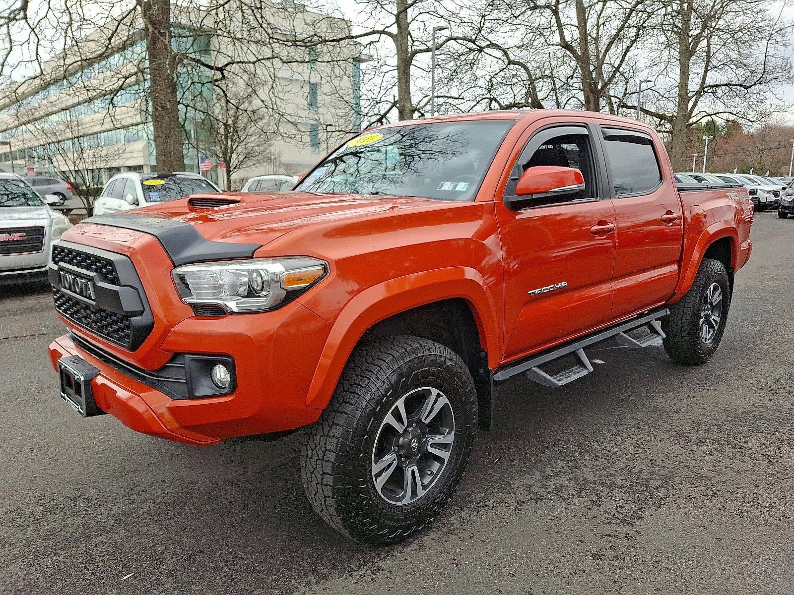 2017 Toyota Tacoma TRD Off Road Double Cab 5' Bed V6 4x4 MT (Natl)