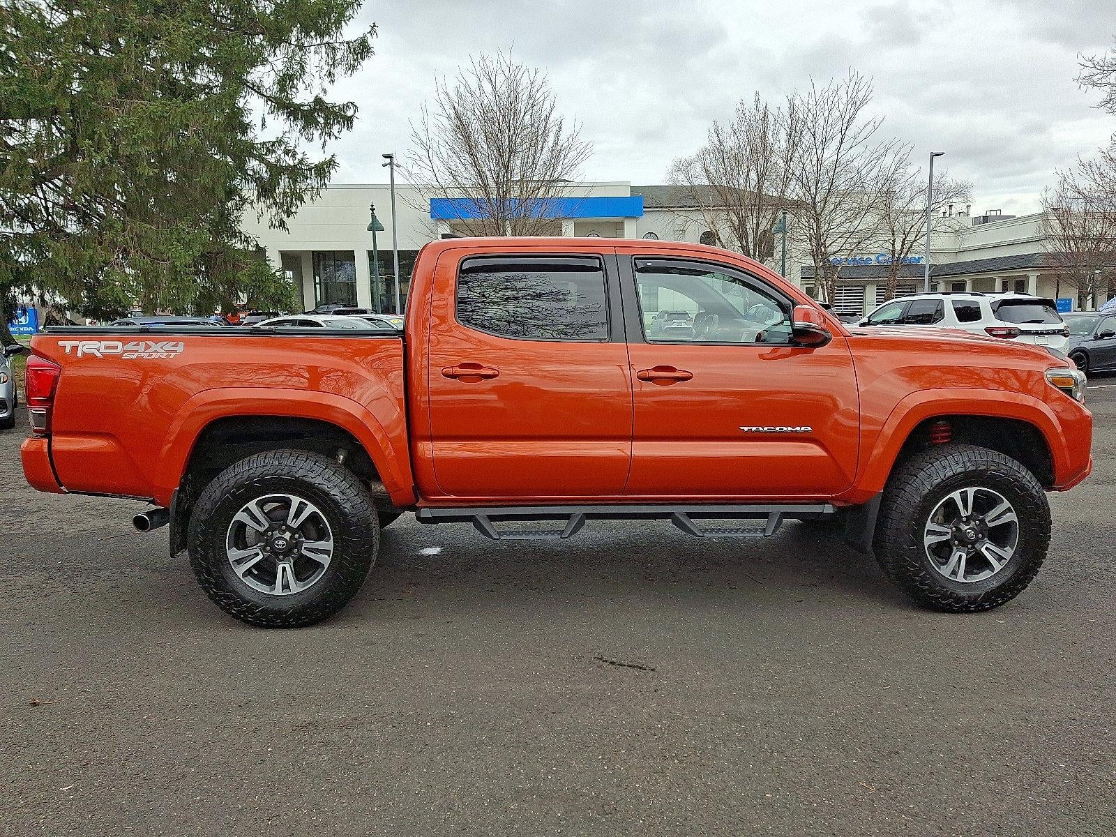 2017 Toyota Tacoma TRD Off Road Double Cab 5' Bed V6 4x4 MT (Natl)