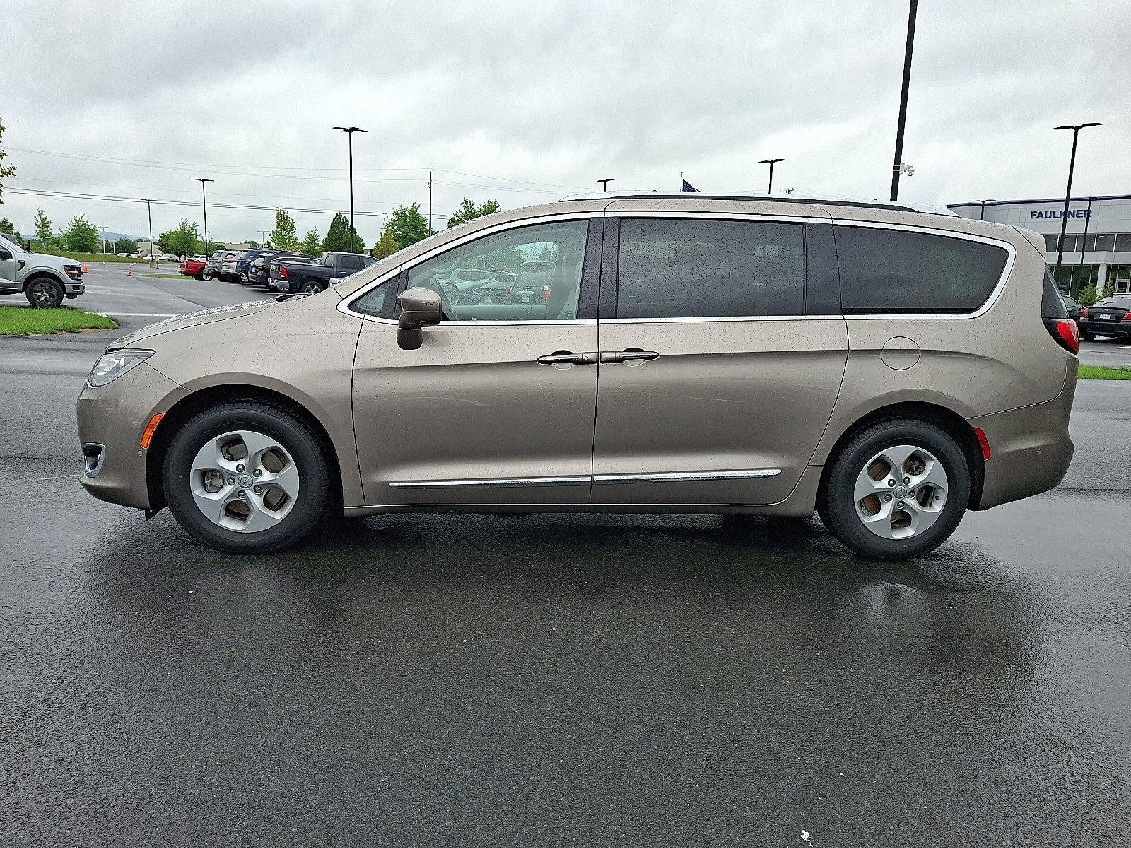 2017 Chrysler Pacifica Touring-L Plus FWD