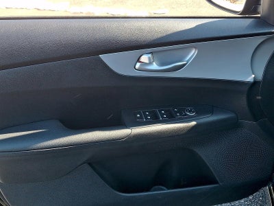 2024 Kia Forte LXS IVT