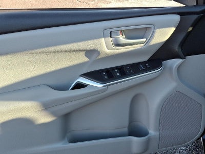 2017 Toyota Camry LE Auto (SE)