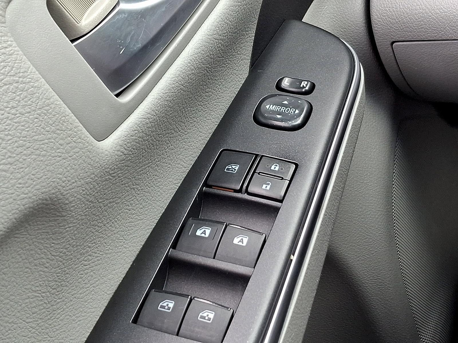 2015 Toyota Camry 4dr Sdn I4 Auto LE (Natl)