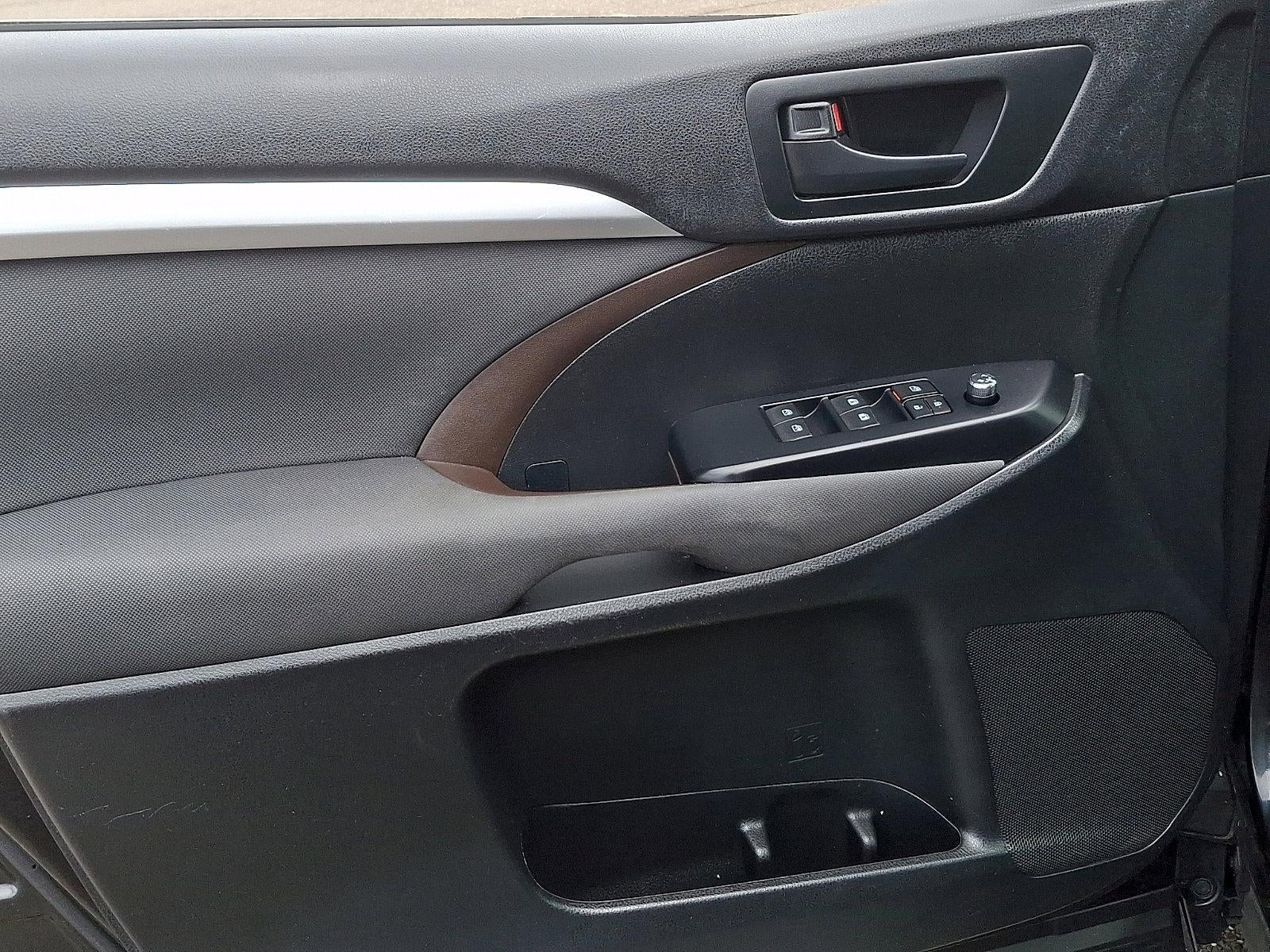 2016 Toyota Highlander AWD 4dr V6 LE (Natl)