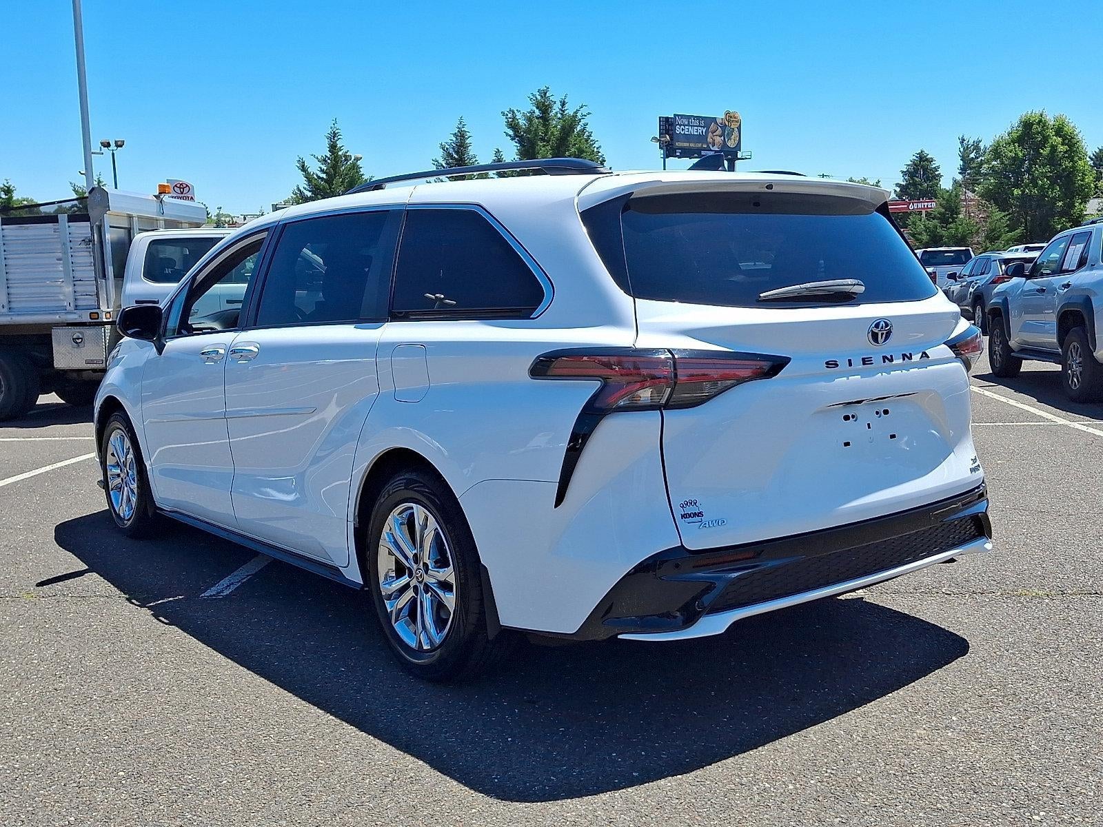 2023 Toyota Sienna XSE AWD 7-Passenger (Natl)