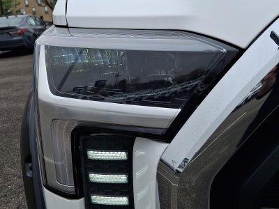 2022 Toyota Tundra 4WD 4WD SR5 CrewMax 5.5' Bed (Natl)