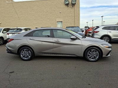 2024 Hyundai ELANTRA SEL IVT