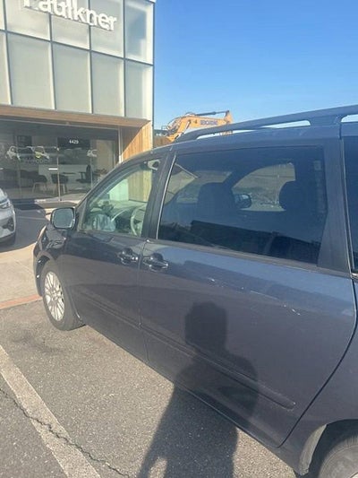 2010 Toyota Sienna 5dr 7-Pass Van XLE FWD (Natl)