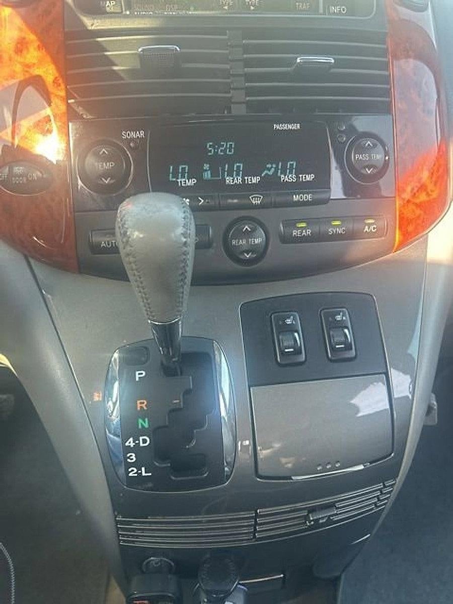 2010 Toyota Sienna 5dr 7-Pass Van XLE FWD (Natl)