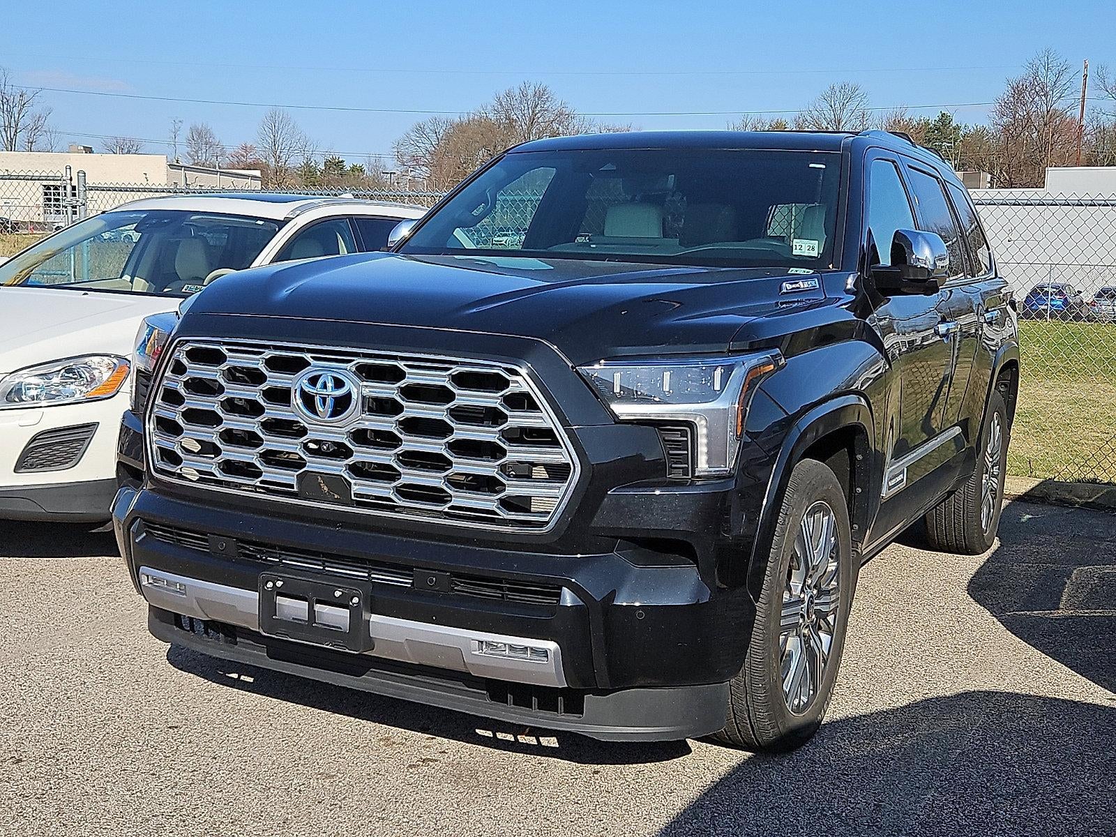 2024 Toyota Sequoia SR5 4WD (SE)