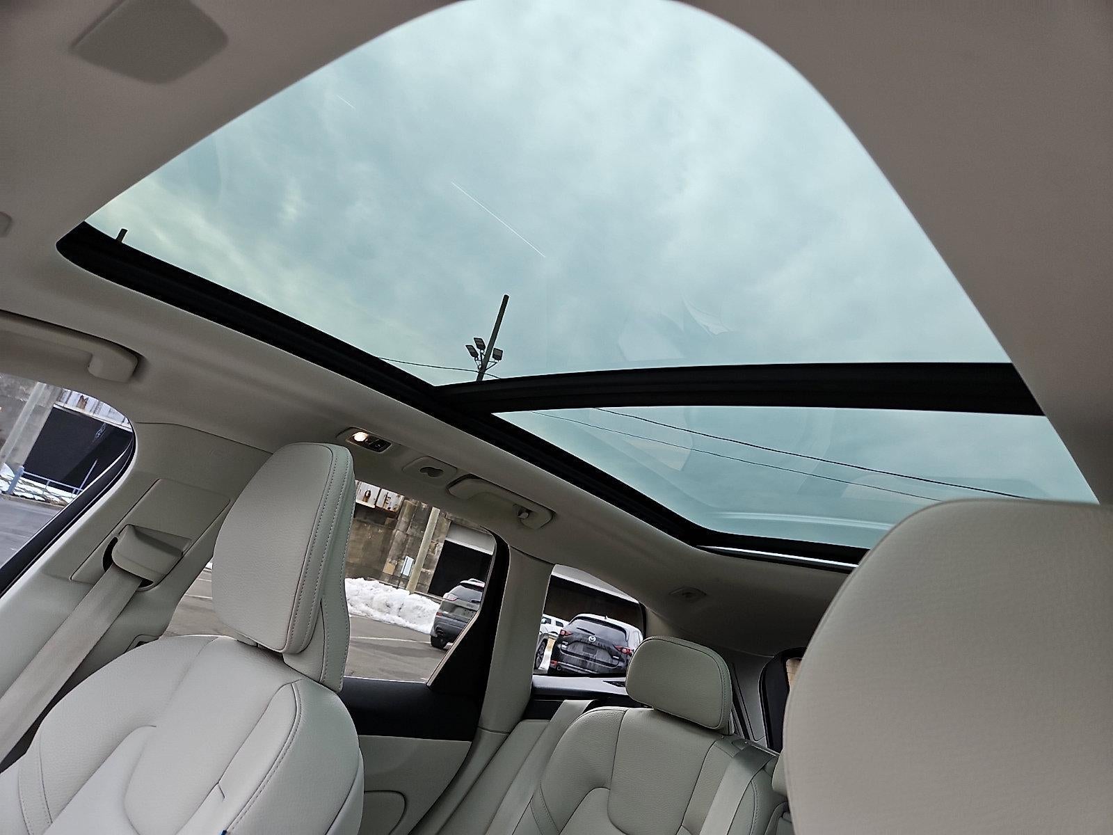 2021 Volvo XC60 T5 AWD Momentum