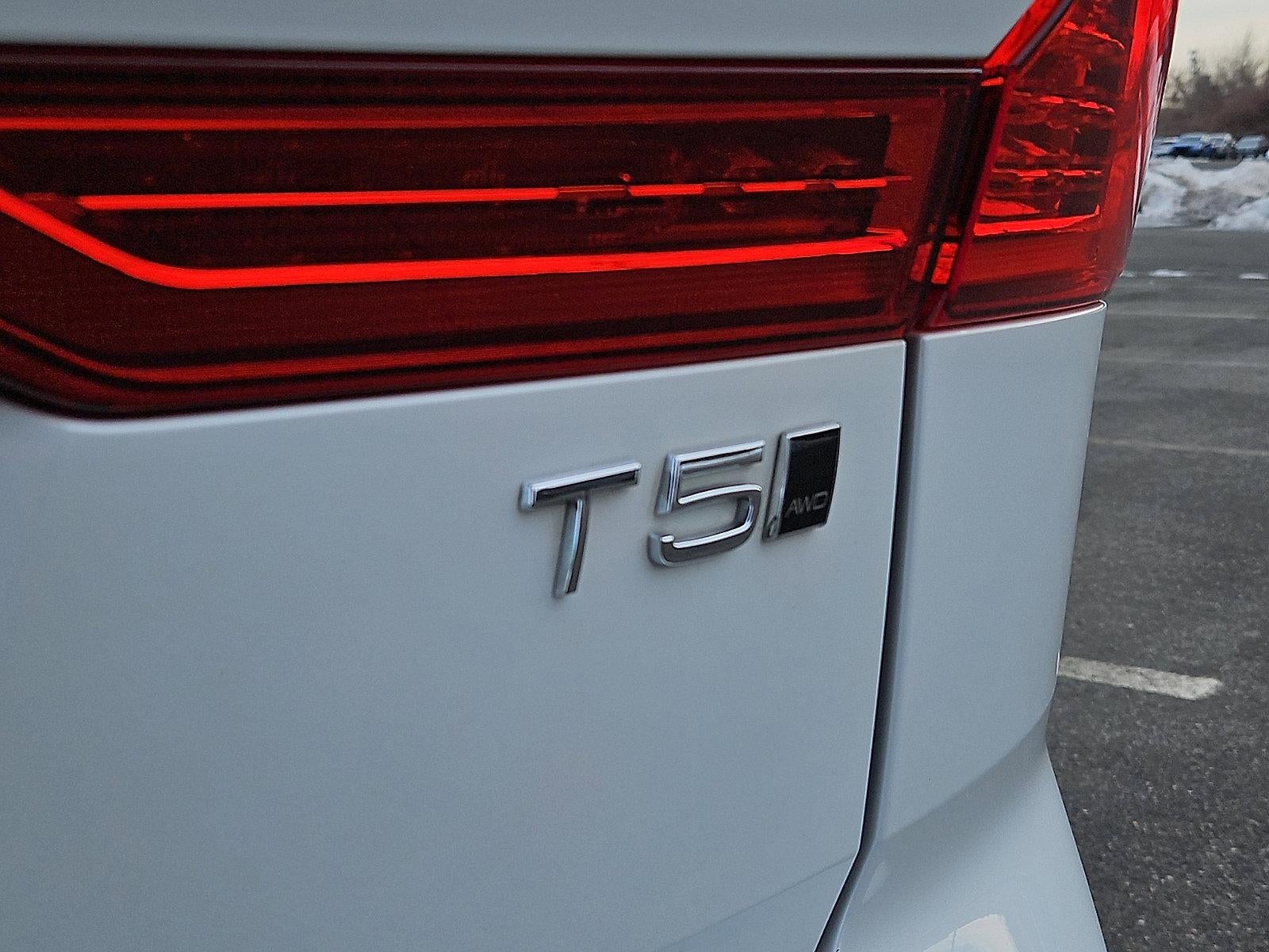 2021 Volvo XC60 T5 AWD Momentum