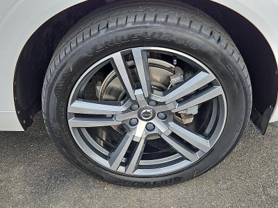 2021 Volvo XC60 T5 AWD Momentum