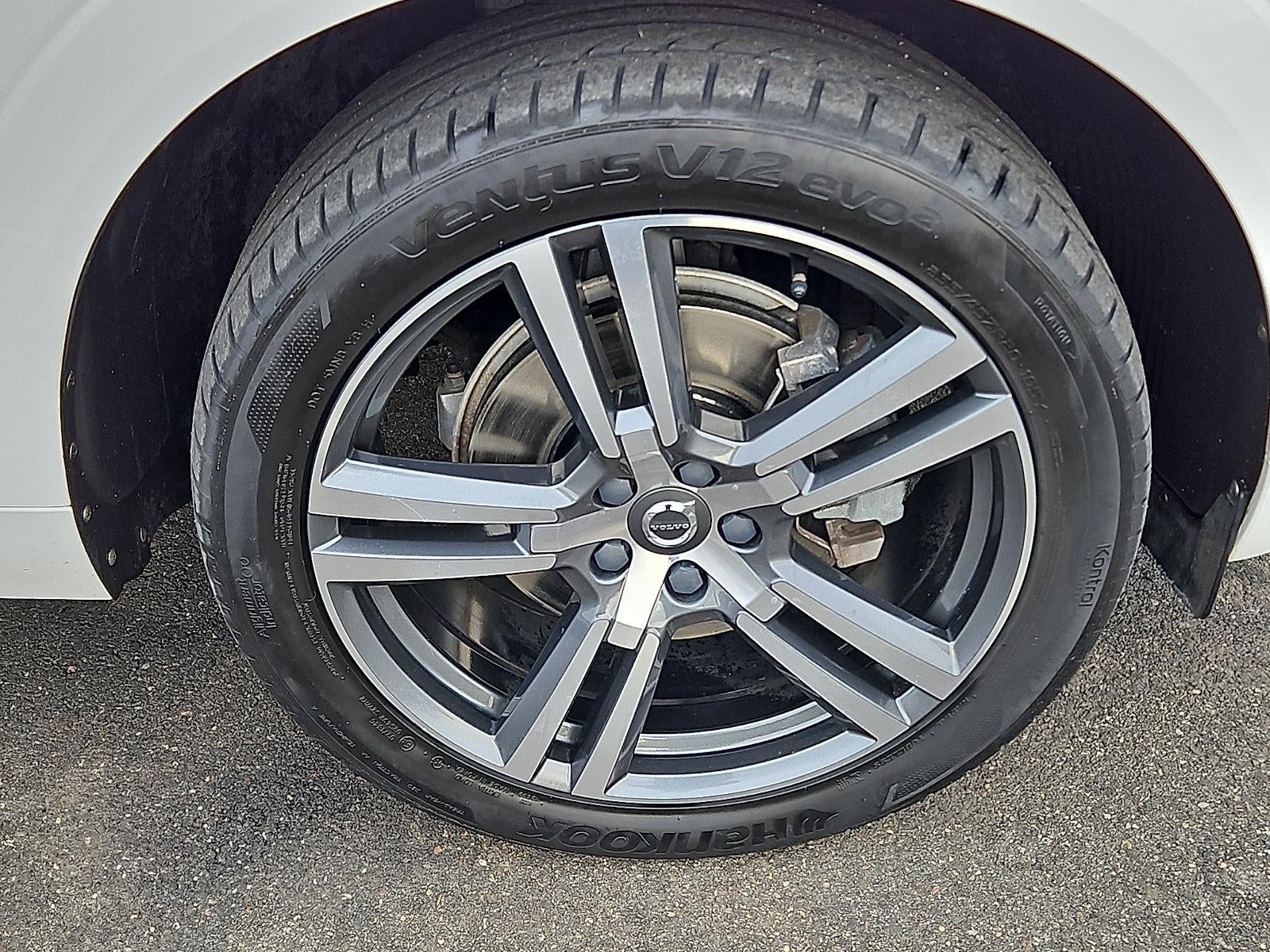 2021 Volvo XC60 T5 AWD Momentum