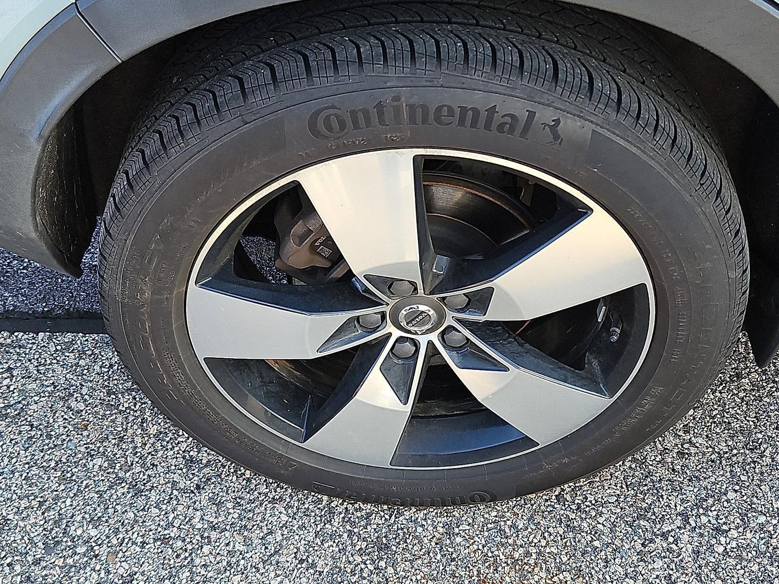 2019 Volvo XC40 T5 AWD Momentum