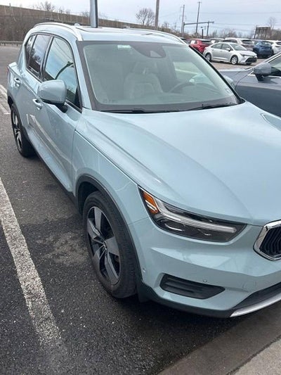 2019 Volvo XC40 T5 AWD Momentum