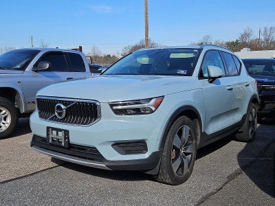 2019 Volvo XC40 T5 AWD Momentum