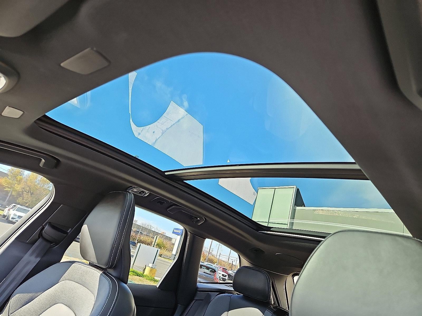 2021 Volvo XC60 T6 AWD R-Design