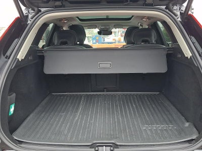 2024 Volvo XC60 B5 AWD Core Dark Theme