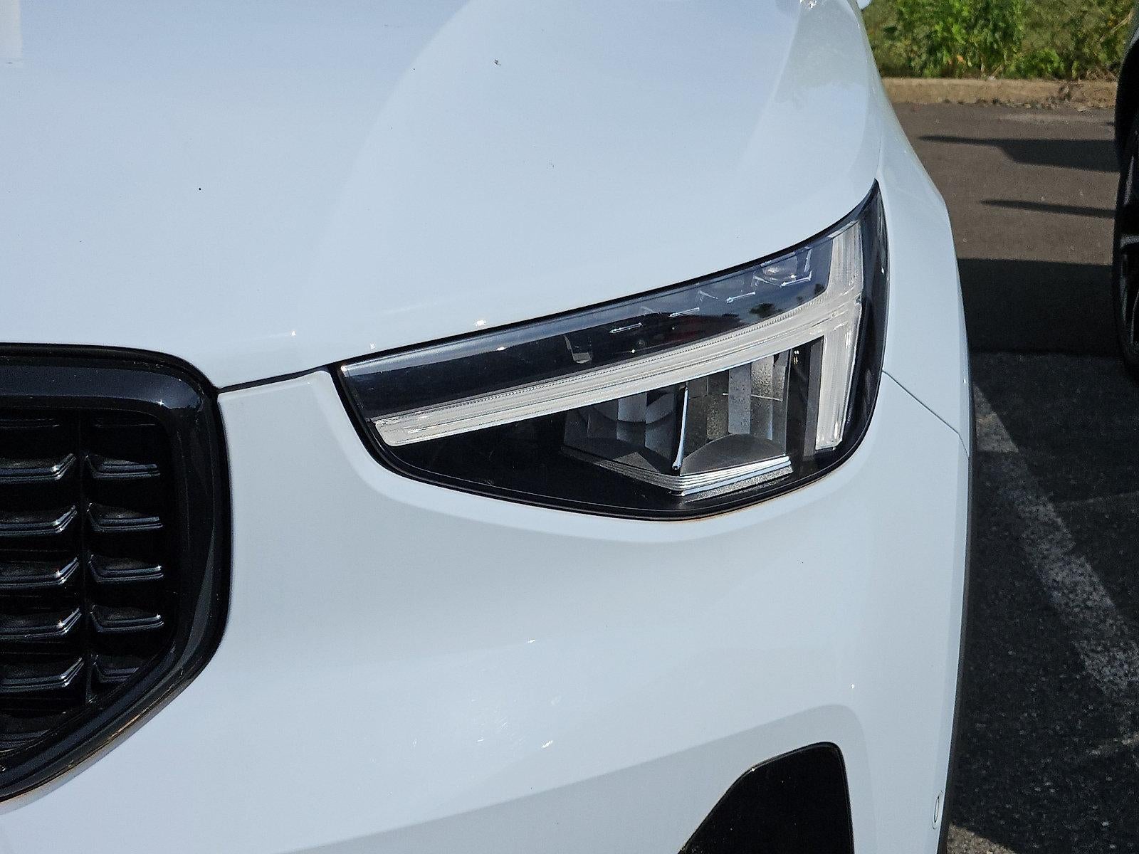 2024 Volvo XC40 B5 AWD Plus Dark Theme
