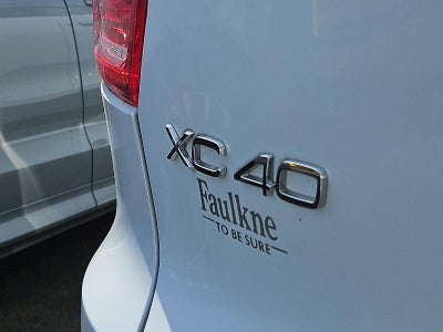 2024 Volvo XC40 B5 AWD Plus Dark Theme