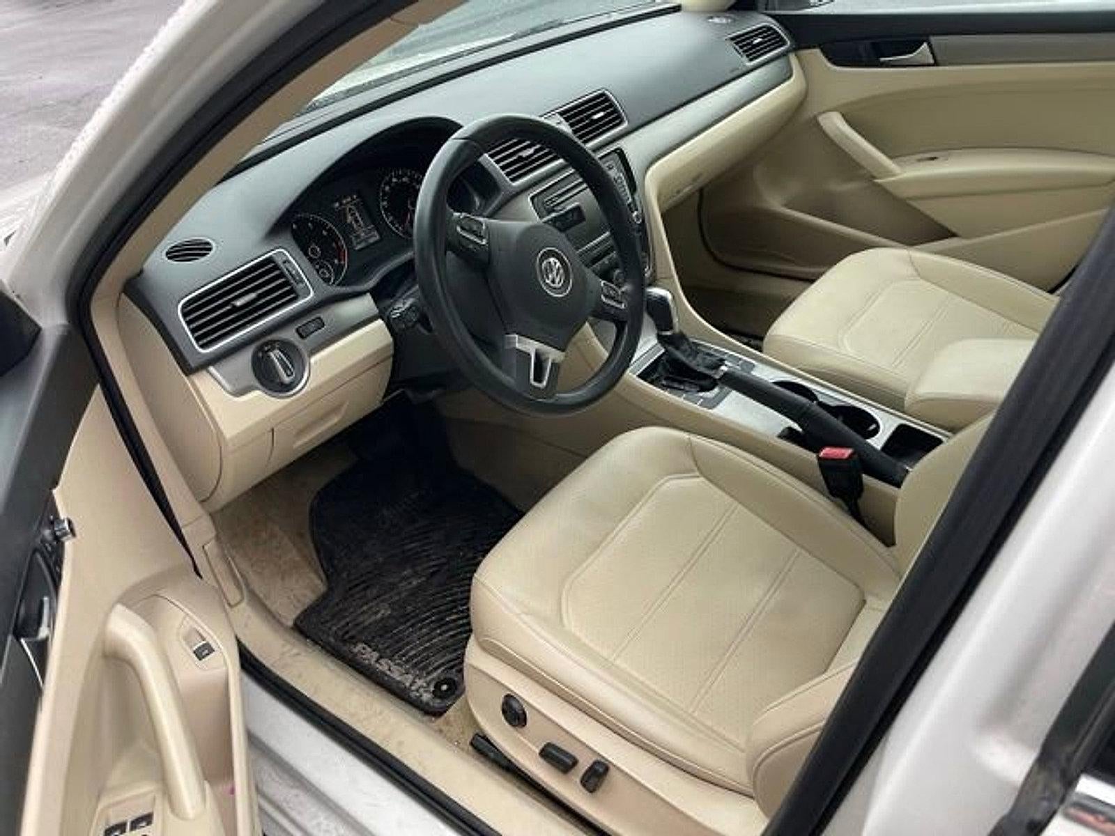 2014 Volkswagen Passat 4dr Sdn 1.8T Auto SE PZEV