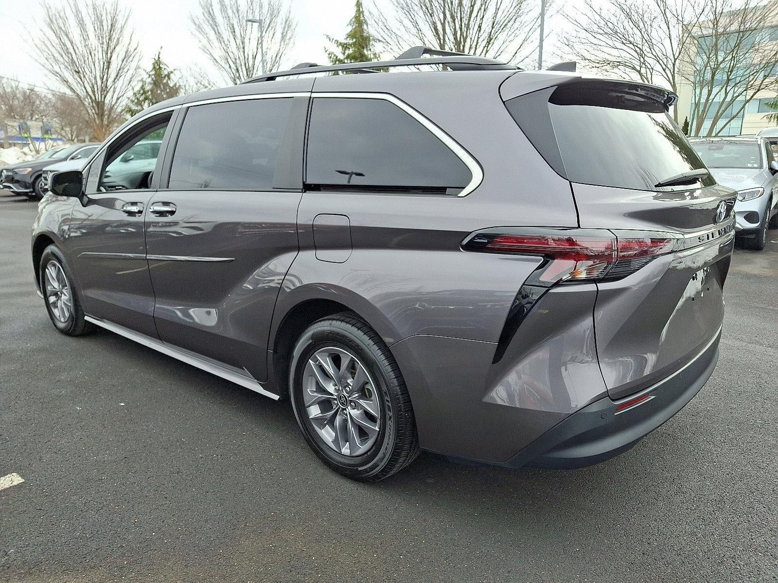 2023 Toyota Sienna XLE FWD 7-Passenger (Natl)