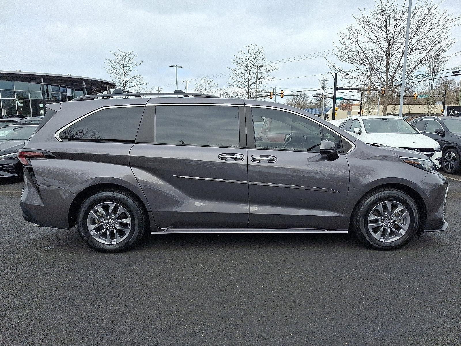 2023 Toyota Sienna XLE FWD 7-Passenger (Natl)