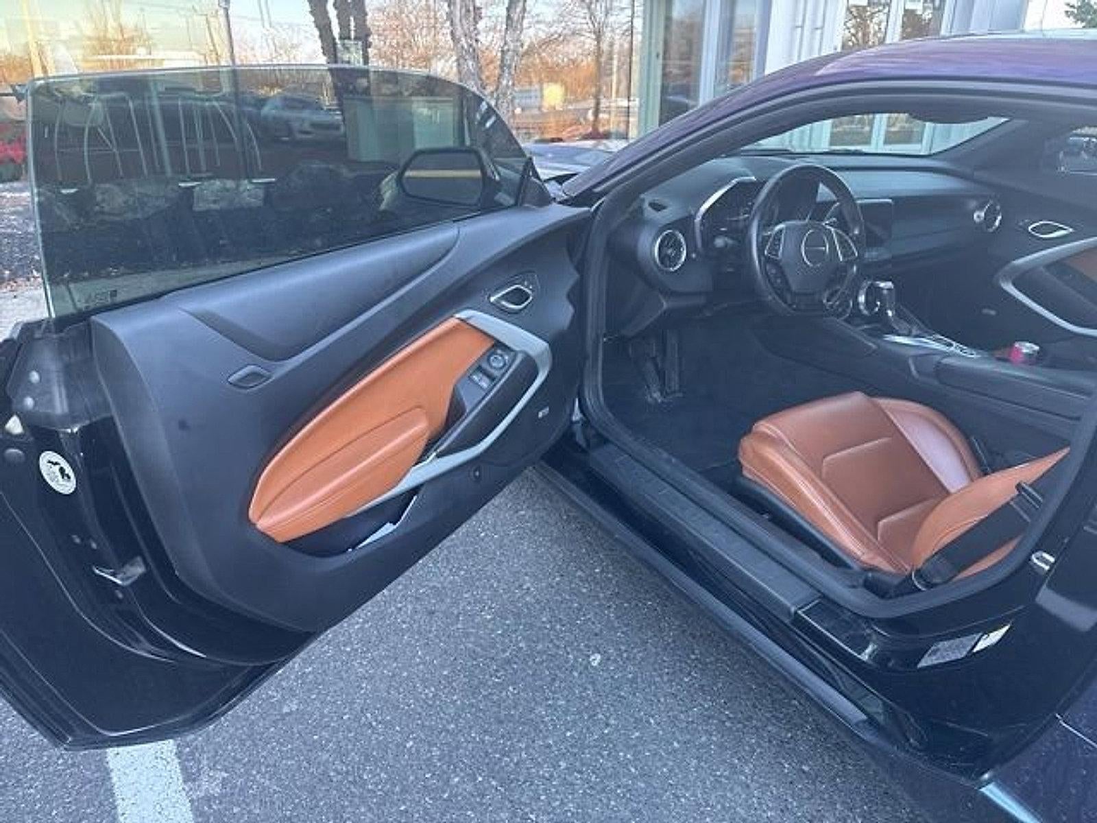 2021 Chevrolet Camaro 2dr Coupe 2LT