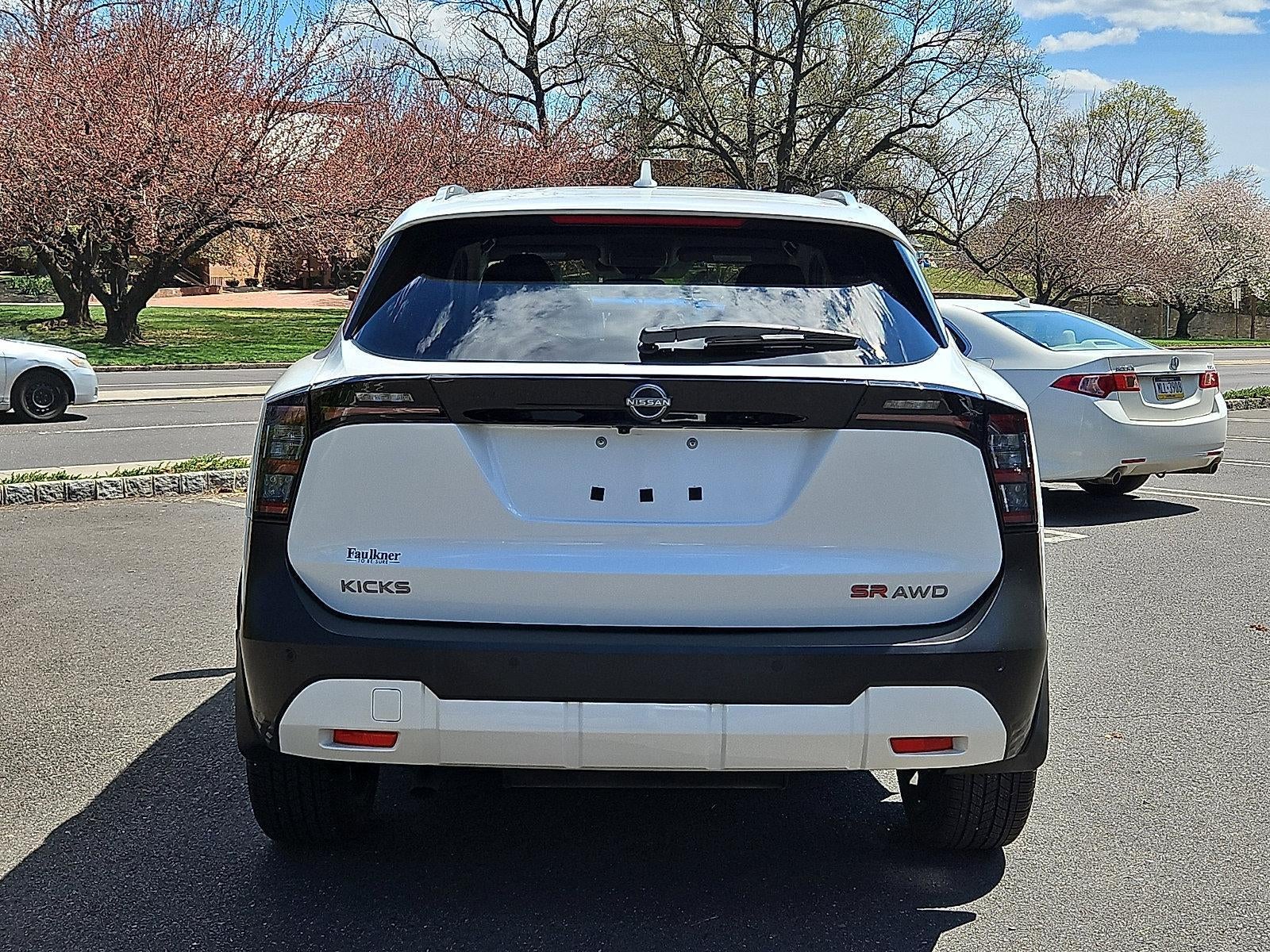 2025 Nissan Kicks SR