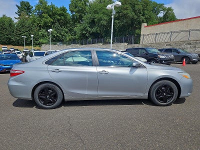 2015 Toyota Camry 4dr Sdn I4 Auto LE (SE)