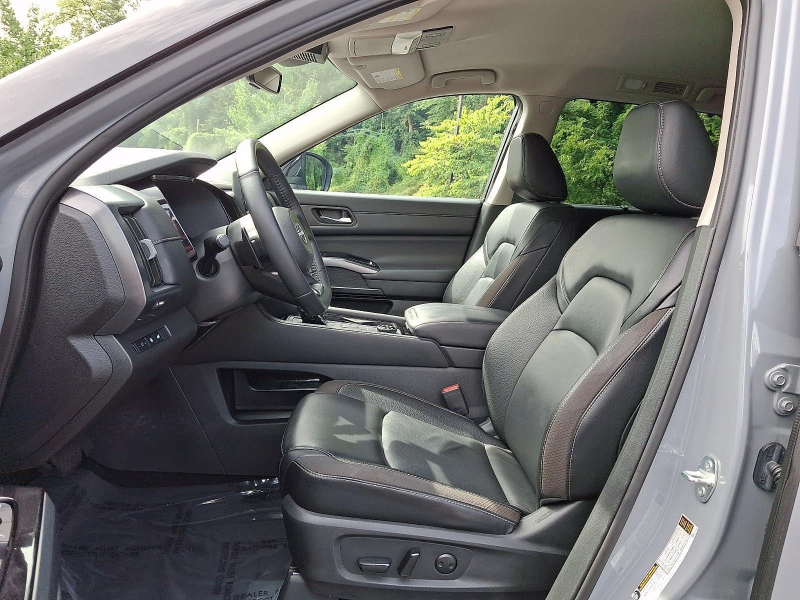 2024 Nissan Pathfinder SL