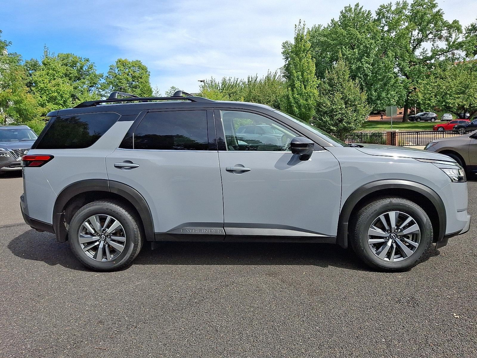 2024 Nissan Pathfinder SL