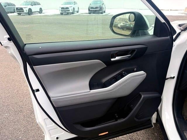 2025 Toyota Highlander XLE AWD (Natl)