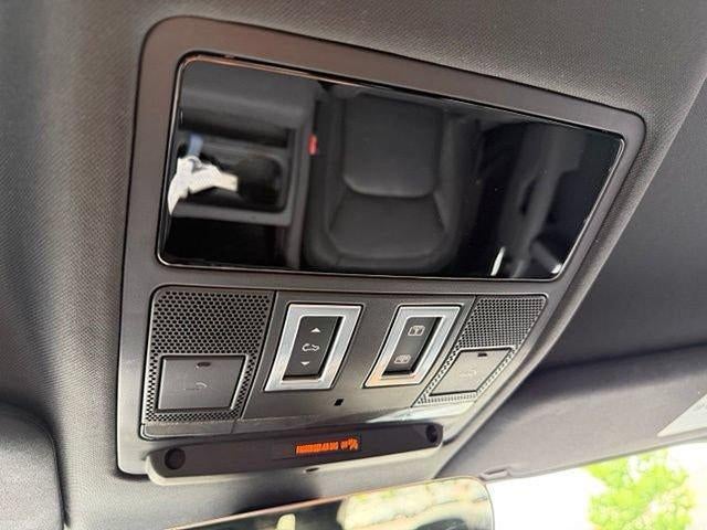 2023 Land Rover Defender 110 X-Dynamic SE AWD