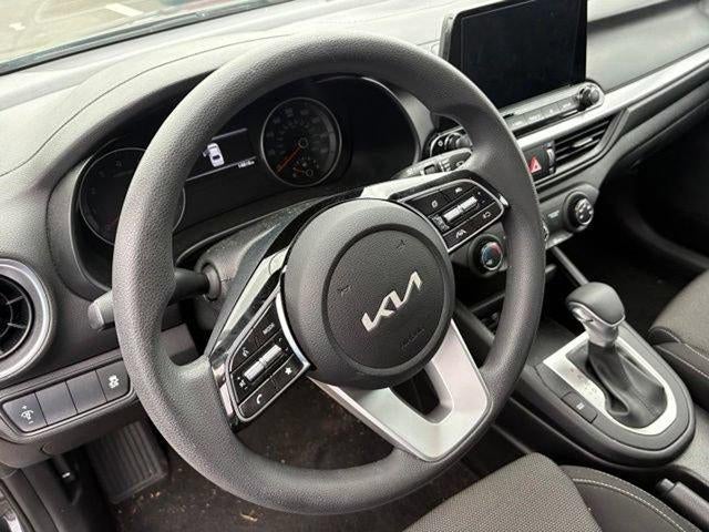 2023 Kia Forte LXS IVT